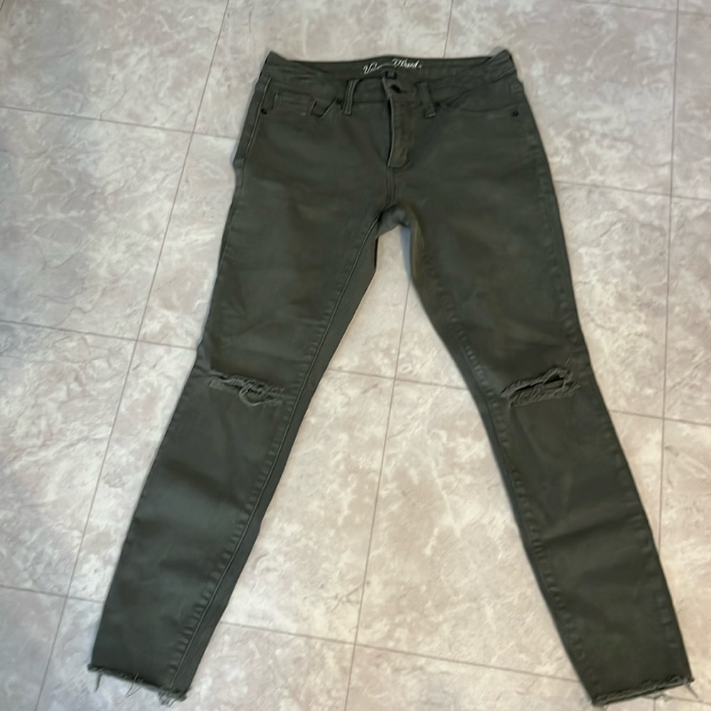 Universal Thread Green Distressed Jeans 6/28R